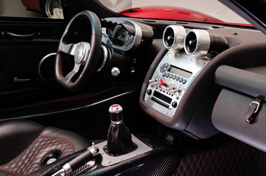  Pagani Zonda C12 7.3 S Roadster 2005 года  (фото 11 из 27)
